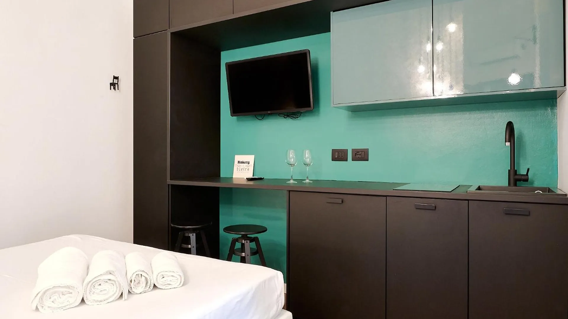 Xenia Apartments - Cozy Studio Near Duomo - Porta Romana Милан Италия